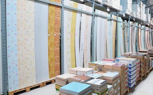 Как устранить неровности стены перед установкой ПВХ панелей. Отделка панелями пвх на неровные стены. Как крепить пластиковые панели к стене – полная инструкция. Установка на каркас