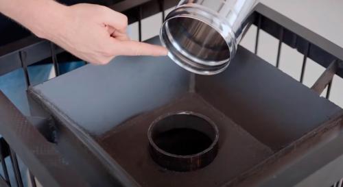 Монтаж трубы дымохода через профлист. Примыкание профнастила к трубе прямоугольного сечения 04 Монтаж трубы дымохода через профлист. Примыкание профнастила к трубе прямоугольного сечения 04