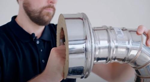 Монтаж трубы дымохода через профлист. Примыкание профнастила к трубе прямоугольного сечения 06 Монтаж трубы дымохода через профлист. Примыкание профнастила к трубе прямоугольного сечения 06