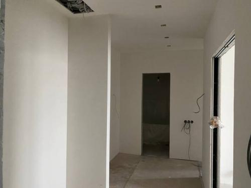 Сколько времени занимает выполнение работ по штукатурке и шпаклёвке потолка. Сколько времени займет ремонт квартиры?