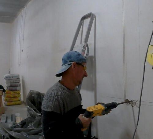 Сколько времени занимает выполнение работ по штукатурке и шпаклёвке потолка. Сколько времени займет ремонт квартиры?