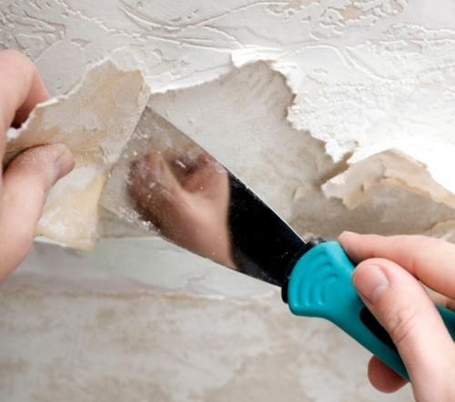 Как лучше всего очистить потолок перед покраской. Удаляем старую отделку