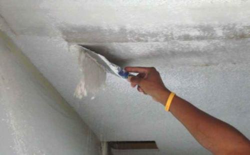 Как устранить излишки краски, если они попали на стены. Чем можно быстро оттереть брызги краски после ремонта