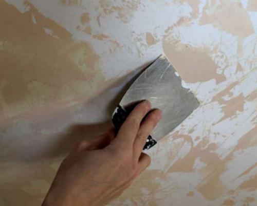 Как устранить излишки краски, если они попали на стены. Чем можно быстро оттереть брызги краски после ремонта