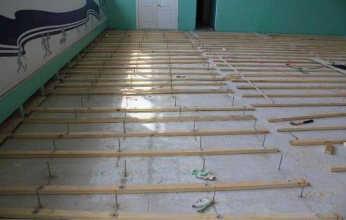 Деревянный пол на лагах в квартире вместо стяжки. Устройство деревянного пола
