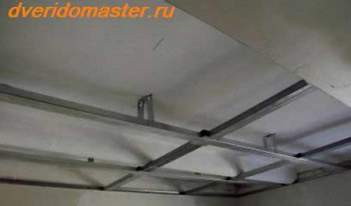 Как выровнять потолок в квартире в старом доме.. Ремонт потолков выравнивающими смесями 25