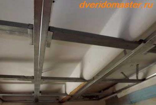 Как выровнять потолок в квартире в старом доме.. Ремонт потолков выравнивающими смесями 27