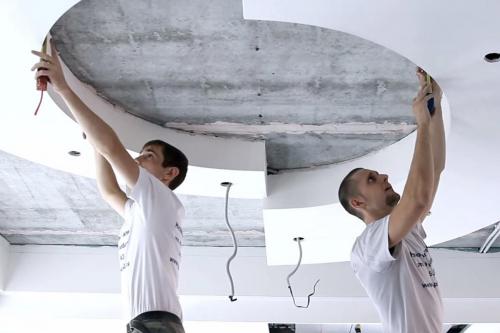 Сколько времени обычно занимает процесс окраски потолков с коммуникациями. Отделка стен и возведение перегородок