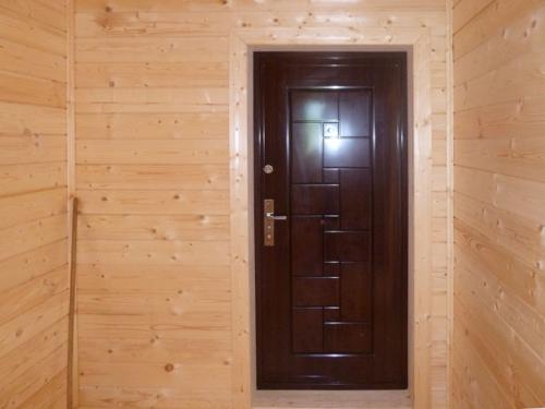 Как выбрать идеальную входную дверь для каркасного дома: советы и рекомендации 02 Как выбрать идеальную входную дверь для каркасного дома: советы и рекомендации 02