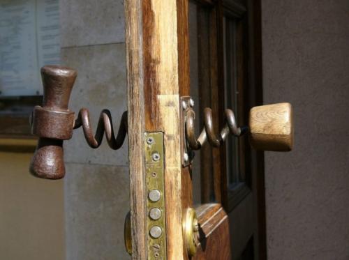 Как разобрать и снять дверную ручку межкомнатной двери. Как разобрать круглую дверную ручку межкомнатной двери