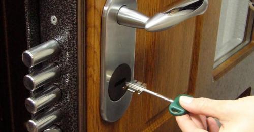 Как разобрать и снять дверную ручку межкомнатной двери. Как разобрать круглую дверную ручку межкомнатной двери