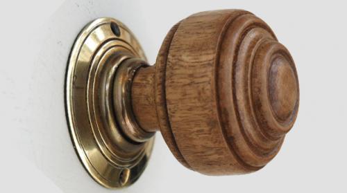 Как снять нажимную дверную ручку. Как можно снять дверную ручку межкомнатной двери