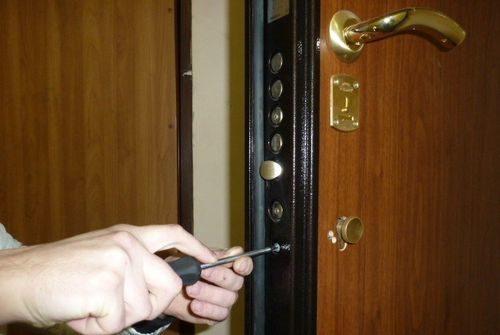 Как заменить замок в китайской металлической двери. Важная информация про личинки китайских дверей