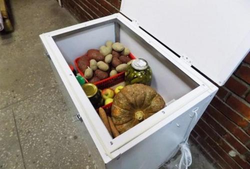 Максимальное использование пространства на балконе: ящик для картофеля и овощей 02 Максимальное использование пространства на балконе: ящик для картофеля и овощей 02