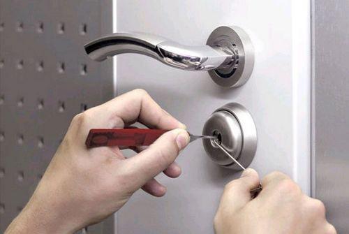Сломалась дверная ручка, как открыть дверь. Когда ключ утерян