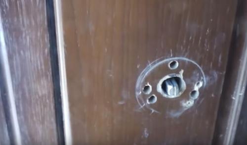 Отломилась ручка на входной двери. Пошаговая инструкция по замене дверной ручки