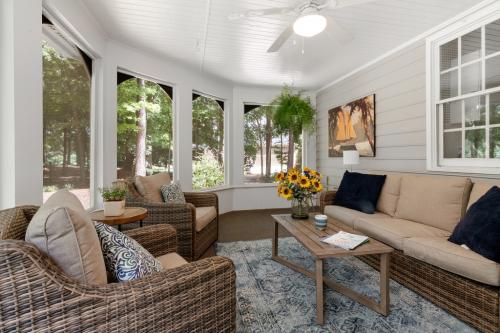 Как выбрать подходящий дизайн для отделки балкона. Дизайн балкона и лоджии: 25 идей интерьера с фото, рекомендации, типовые ошибки